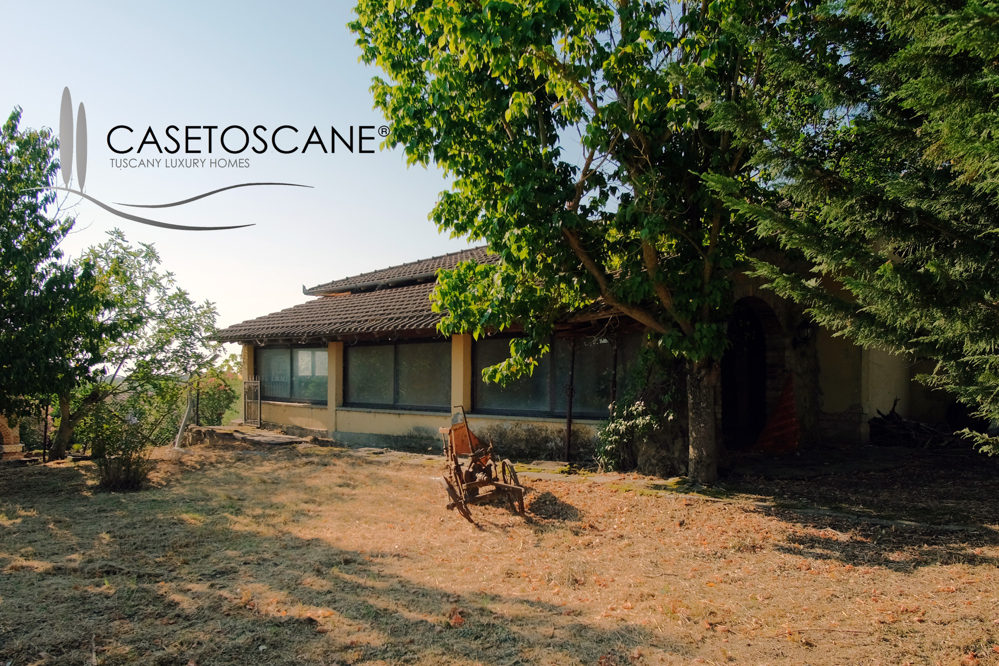 3187 - Villetta singola da ristrutturare di mq.300 con giardino di circa mq.2.000 immersa nei vigneti di Montepulciano (SI) e vicino all'ospedale di Nottola.