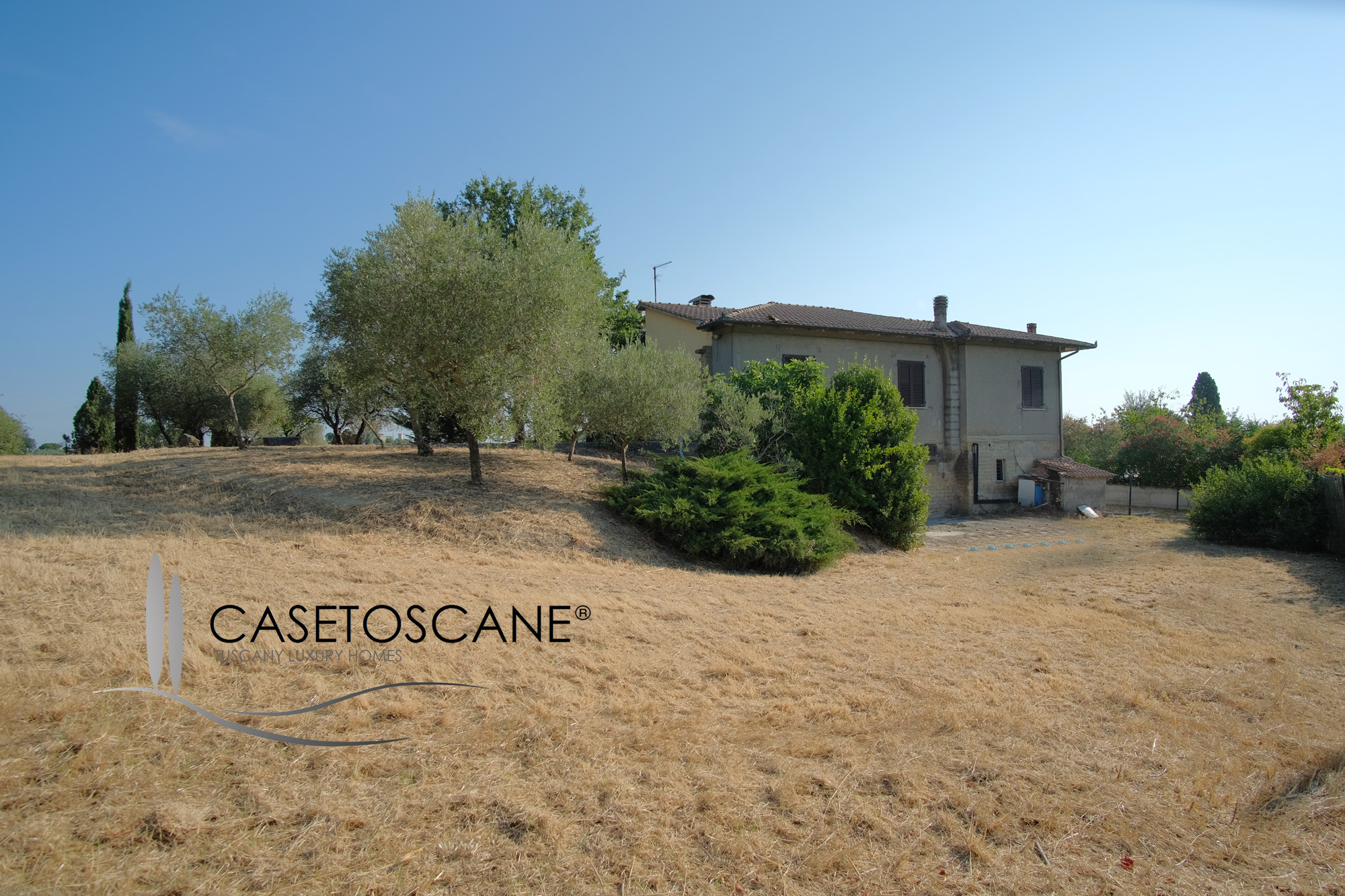 3187 - Villetta singola da ristrutturare di mq.300 con giardino di circa mq.2.000 immersa nei vigneti di Montepulciano (SI) e vicino all'ospedale di Nottola.